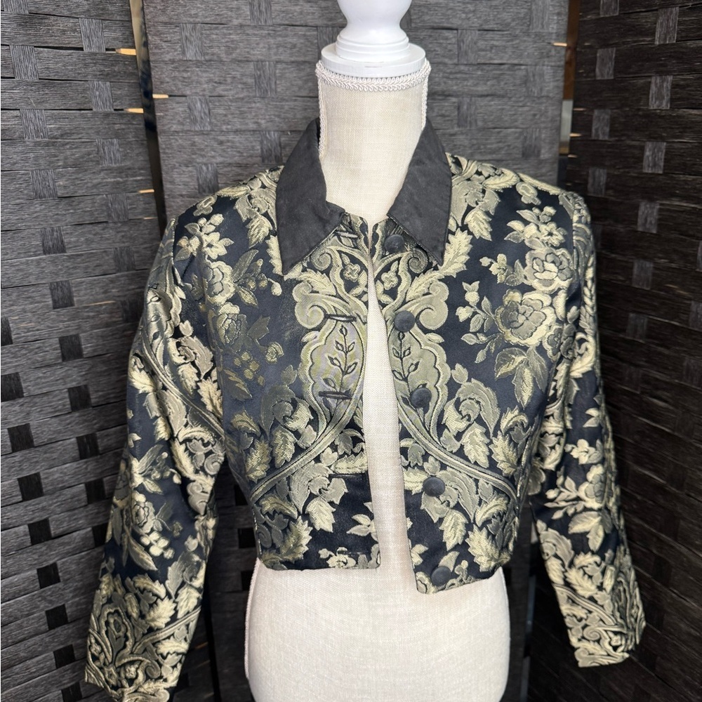 Elegant Black and Gold Brocade Jacket - Picture 2 of 4